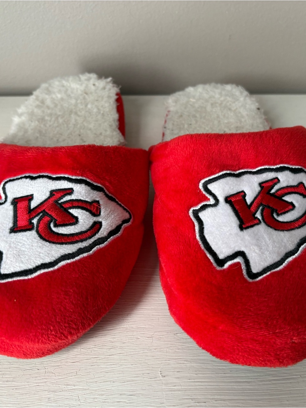 Kids Plush Team-Logo Slippers - Red